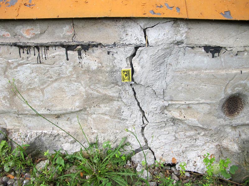 تأثیر دیوار بر فونداسیون و شکستگی آن در اثر فشار زیاد و تعمیر فونداسیون