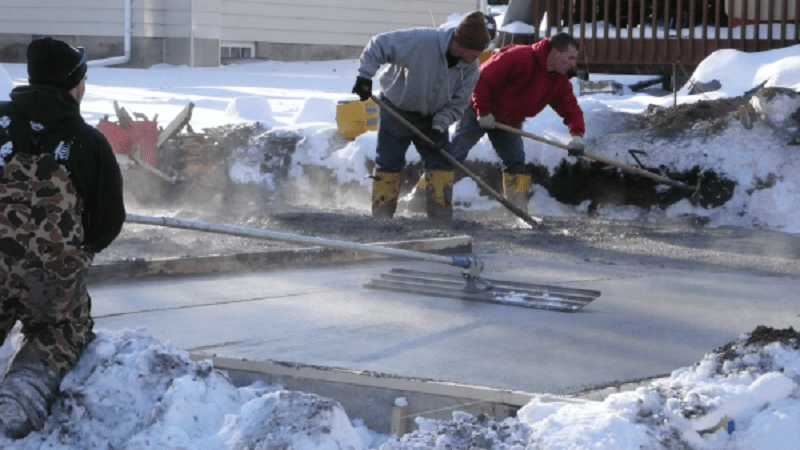 زحمات کارگران در فصل زمستان